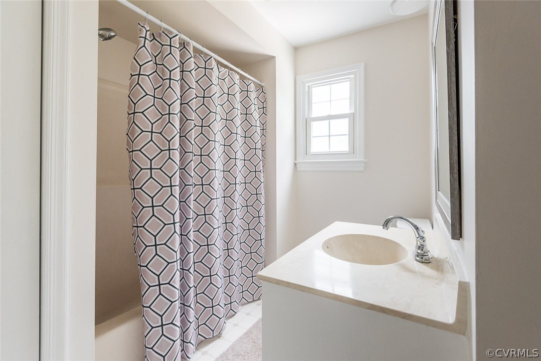 13224 Queensgate Road Midlothian, VA 23114 - Photo 25 of 32 a bathroom with a sink and a mirror