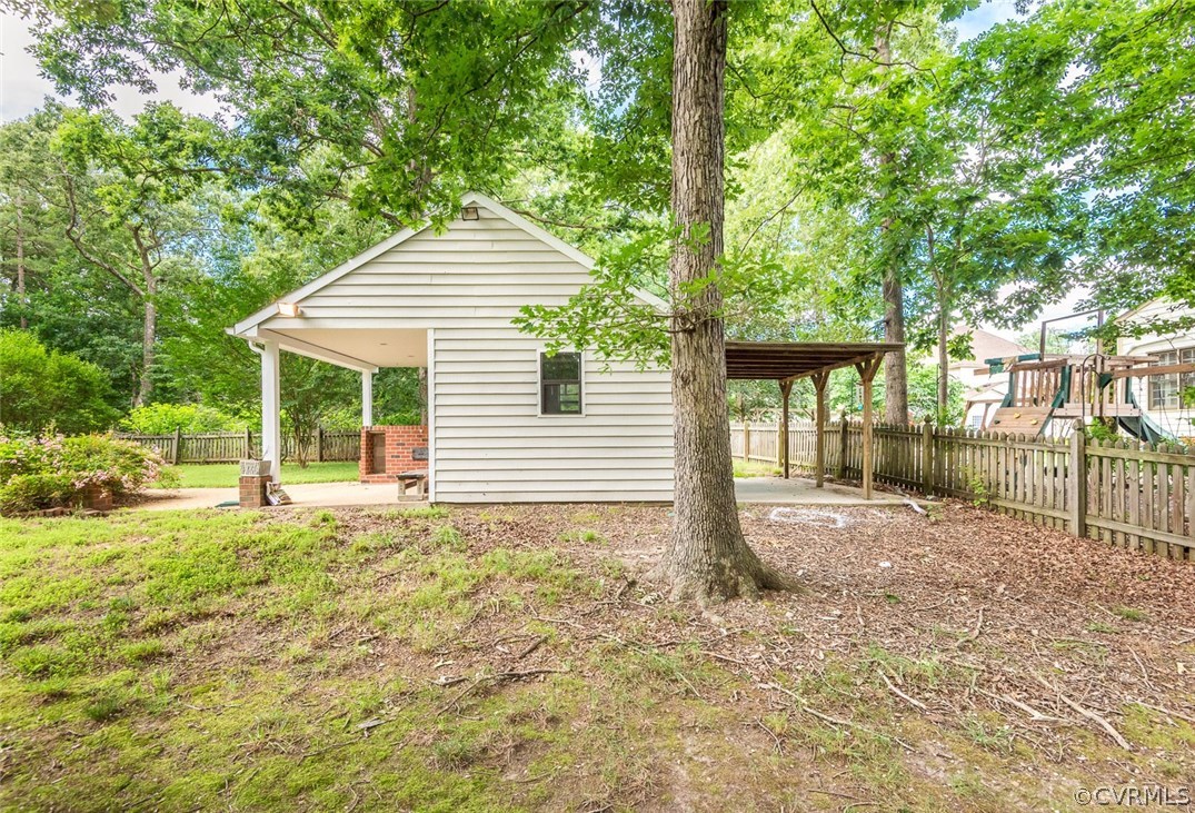 13224 Queensgate Road Midlothian, VA 23114 - Photo 27 of 32 a front view of a house with garden