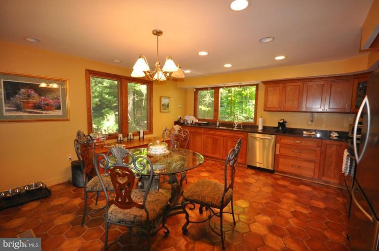 2207 Quartermaster Lane Reston, VA 20191 - Photo 14 of 22 Kitchen