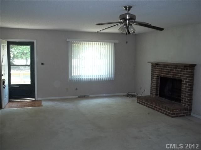 10413 Crestshire Road Charlotte, NC 28227 - Photo 3 of 7 Gallery Image 3