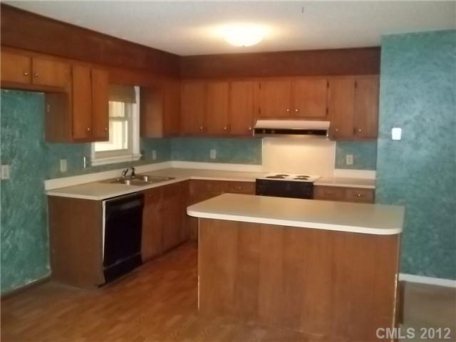 10413 Crestshire Road Charlotte, NC 28227 - Photo 4 of 7 Gallery Image 4
