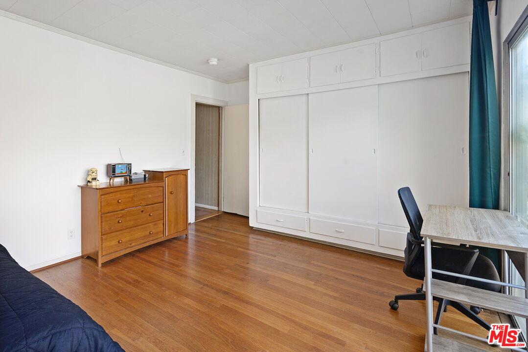 6501 Commodore Sloat Drive Los Angeles, CA 90048 - Photo 11 of 29