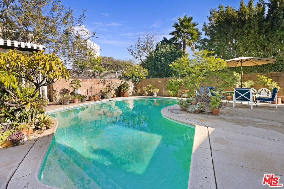 6501 Commodore Sloat Drive Los Angeles, CA 90048 - Photo 13 of 29