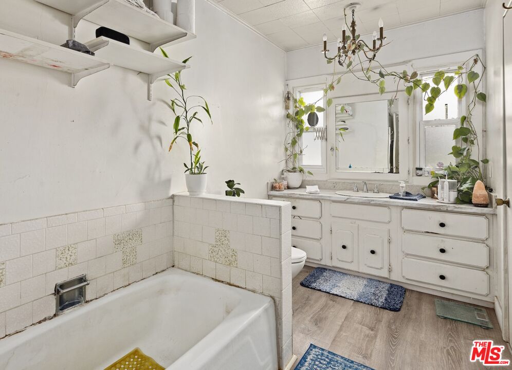 6501 Commodore Sloat Drive Los Angeles, CA 90048 - Photo 22 of 29