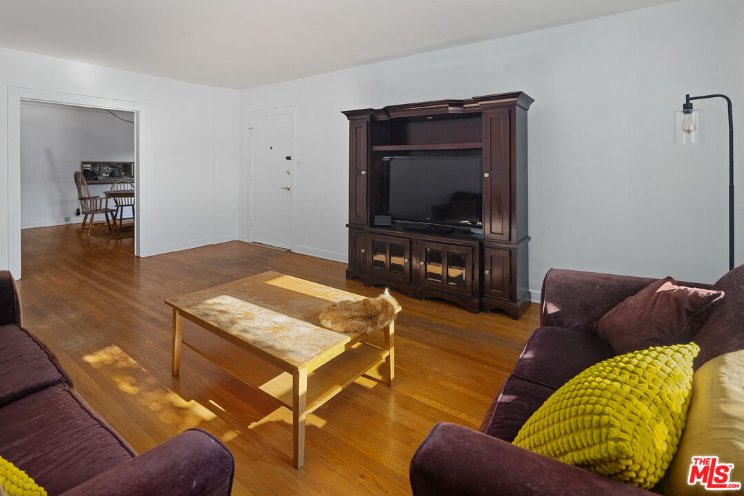 6501 Commodore Sloat Drive Los Angeles, CA 90048 - Photo 4 of 29