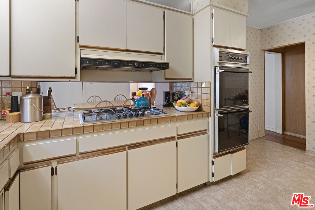 6501 Commodore Sloat Drive Los Angeles, CA 90048 - Photo 7 of 29
