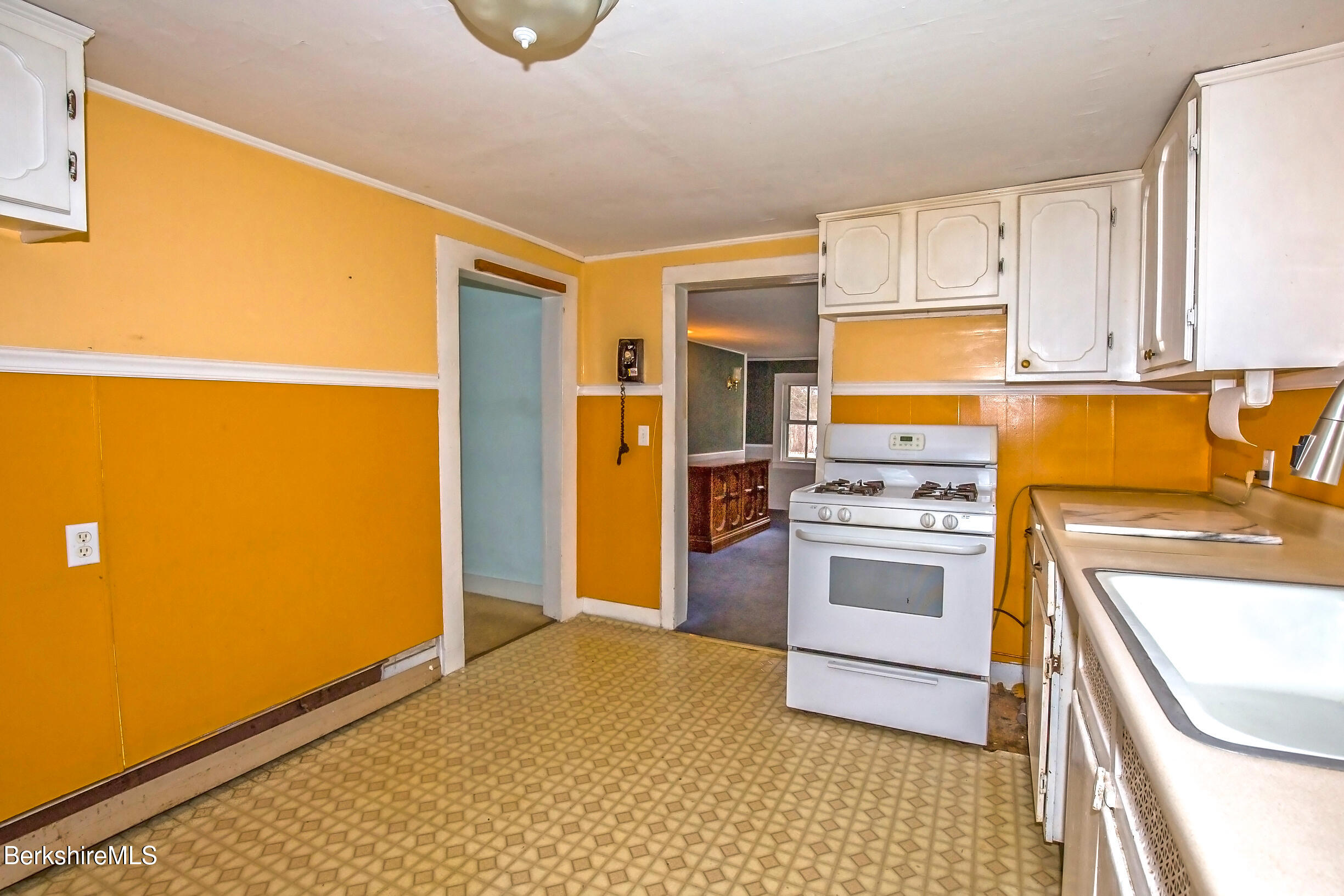 30 Moscow Road West Stockbridge, MA 01266 - Photo 4 of 20 Kitchen1