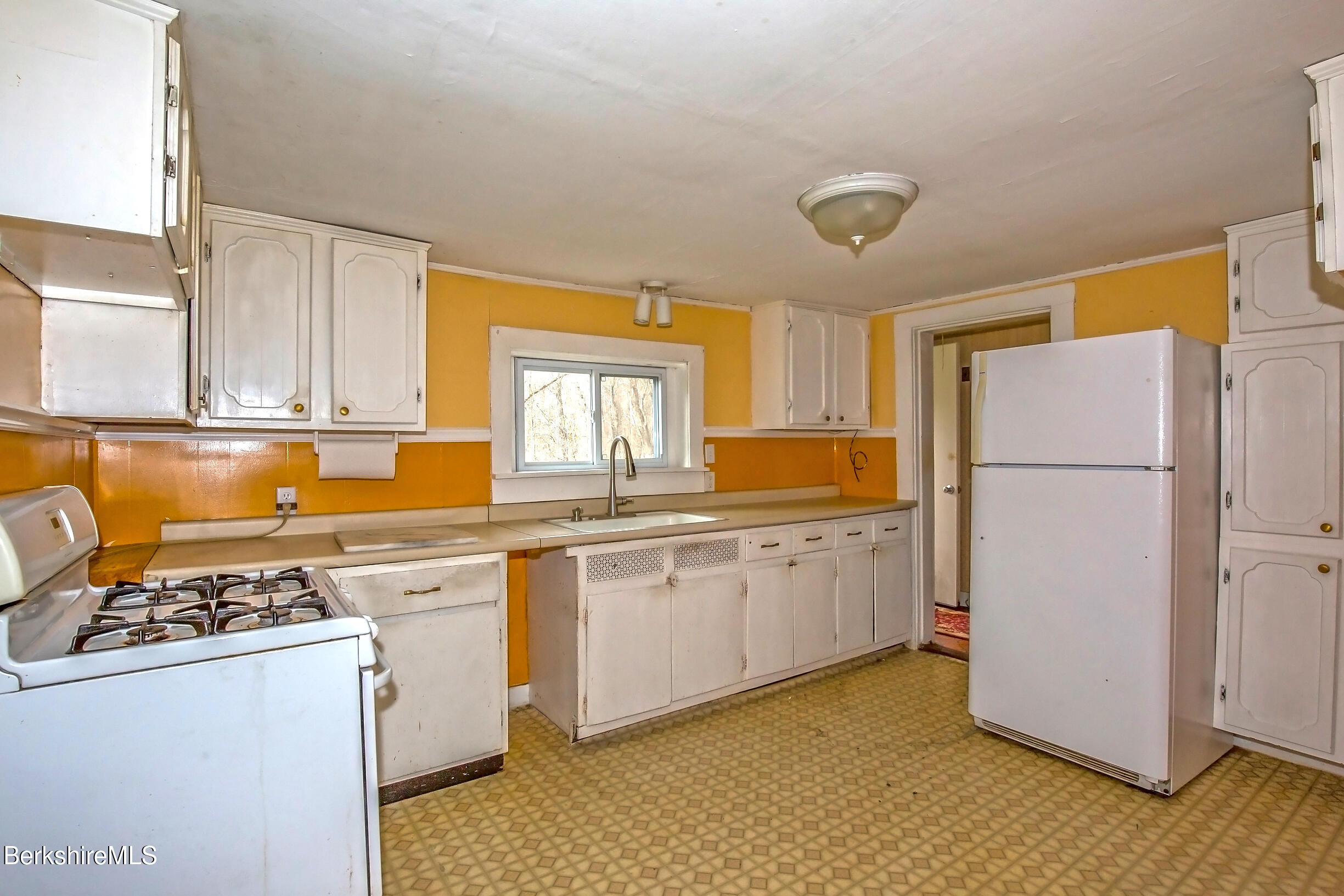30 Moscow Road West Stockbridge, MA 01266 - Photo 5 of 20 Kitchen