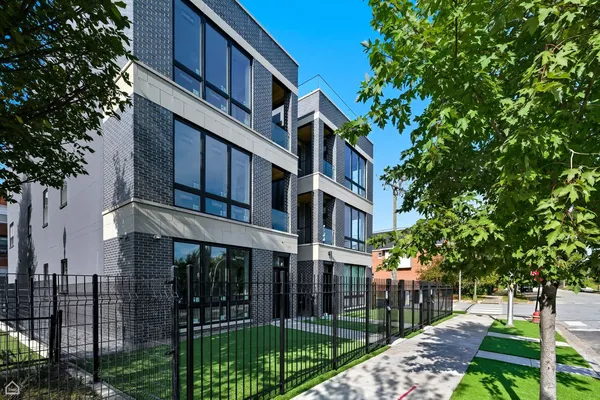 $3,050 | 3902 South Lake Park Avenue, Unit 2, Chicago, IL 60653