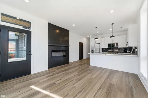 $3,050 | 3902 South Lake Park Avenue, Unit 2, Chicago, IL 60653