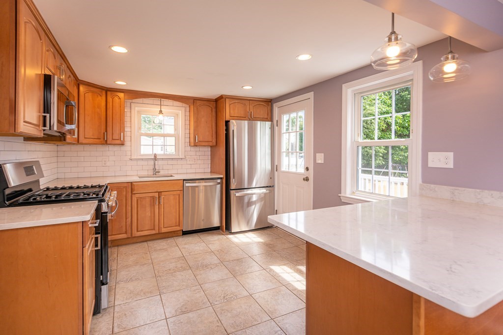 11 Roosevelt Road Holbrook, MA 02343 - Photo 16 of 33 Gallery Image 16