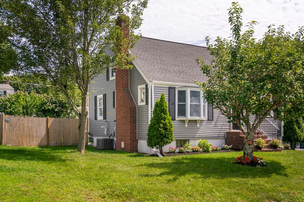 11 Roosevelt Road Holbrook, MA 02343 - Photo 4 of 33 Gallery Image 4