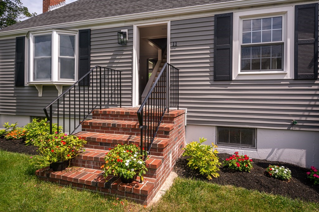 11 Roosevelt Road Holbrook, MA 02343 - Photo 8 of 33 Gallery Image 8