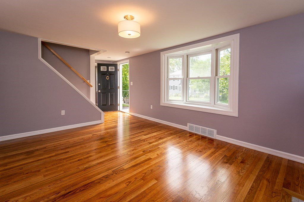 11 Roosevelt Road Holbrook, MA 02343 - Photo 9 of 33 Gallery Image 9