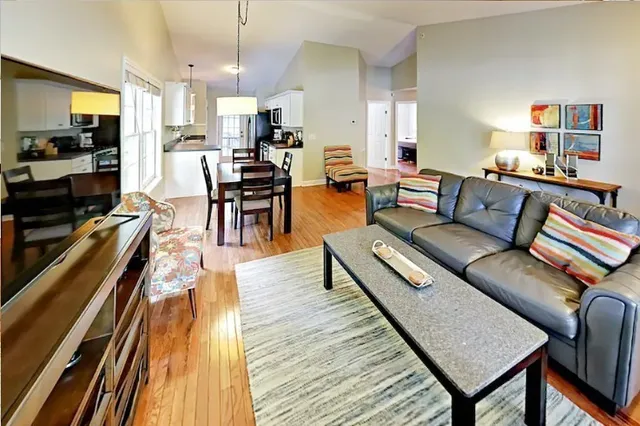 $2,595 | 508 South 13th Street, Nashville, TN 37206