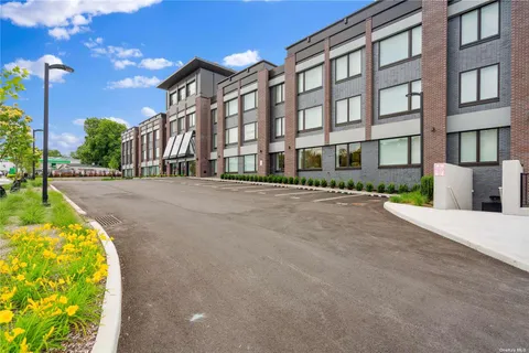 $1,791,900 | 218 Middle Neck Road, Unit 111, Great Neck, NY 11021