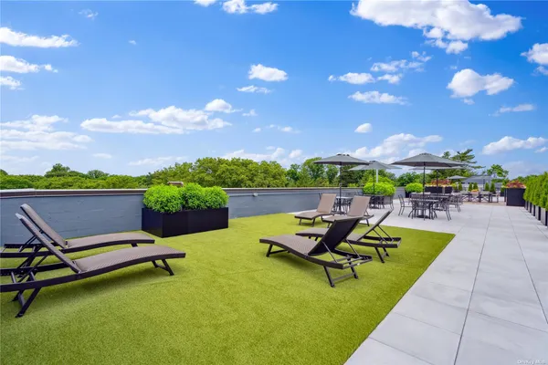 $1,791,900 | 218 Middle Neck Road, Unit 111, Great Neck, NY 11021