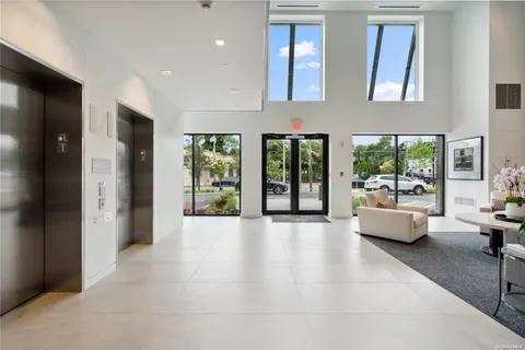 $1,791,900 | 218 Middle Neck Road, Unit 111, Great Neck, NY 11021