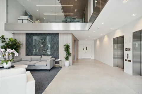 $1,791,900 | 218 Middle Neck Road, Unit 111, Great Neck, NY 11021