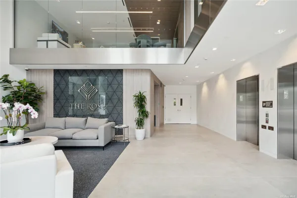 $1,791,900 | 218 Middle Neck Road, Unit 111, Great Neck, NY 11021