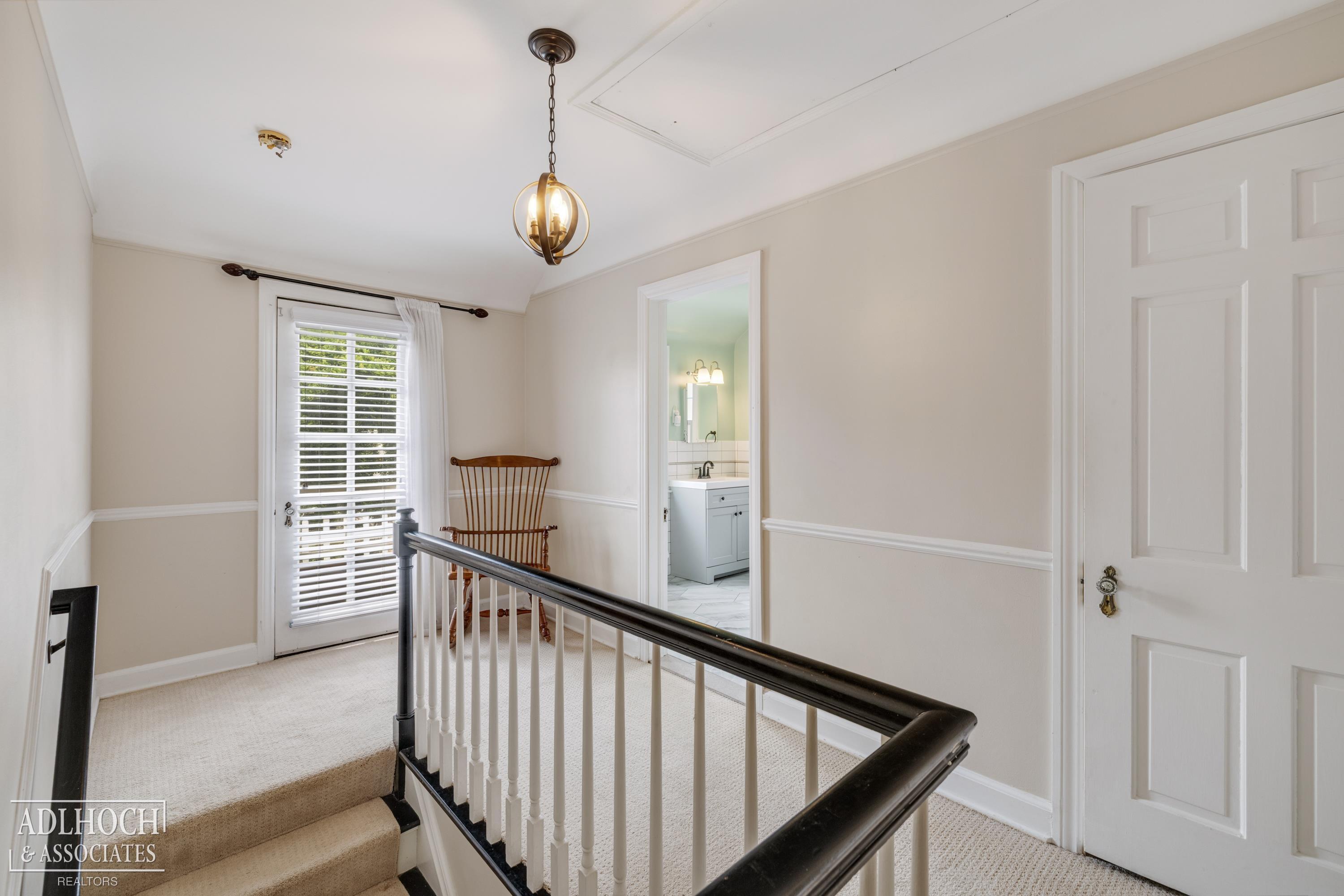 423 Moran Road Grosse Pointe, MI 48236 - Photo 12 of 23 50215890-e291132b-48f3-4903-8d04-4e6523fa4850.JPG