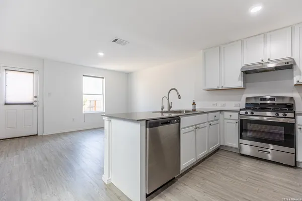 $1,499 | 7606 Chancery Gate, San Antonio, TX 78253