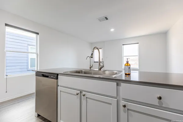 $1,499 | 7606 Chancery Gate, San Antonio, TX 78253