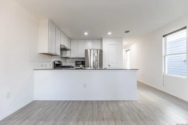 $1,499 | 7606 Chancery Gate, San Antonio, TX 78253