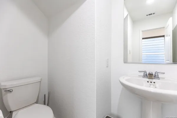 $1,499 | 7606 Chancery Gate, San Antonio, TX 78253