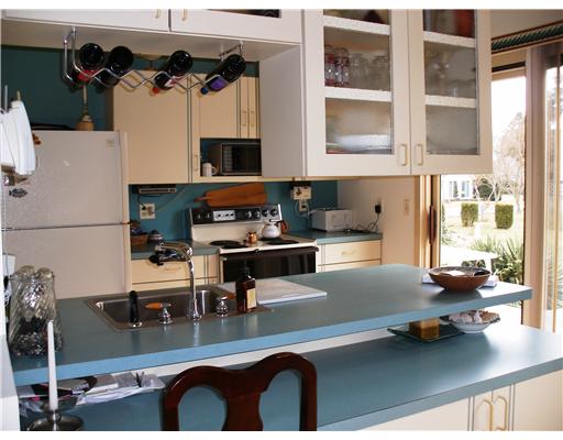 29 Bayberry Road Westerly, RI 02891 - Photo 5 of 12 Kitchen.