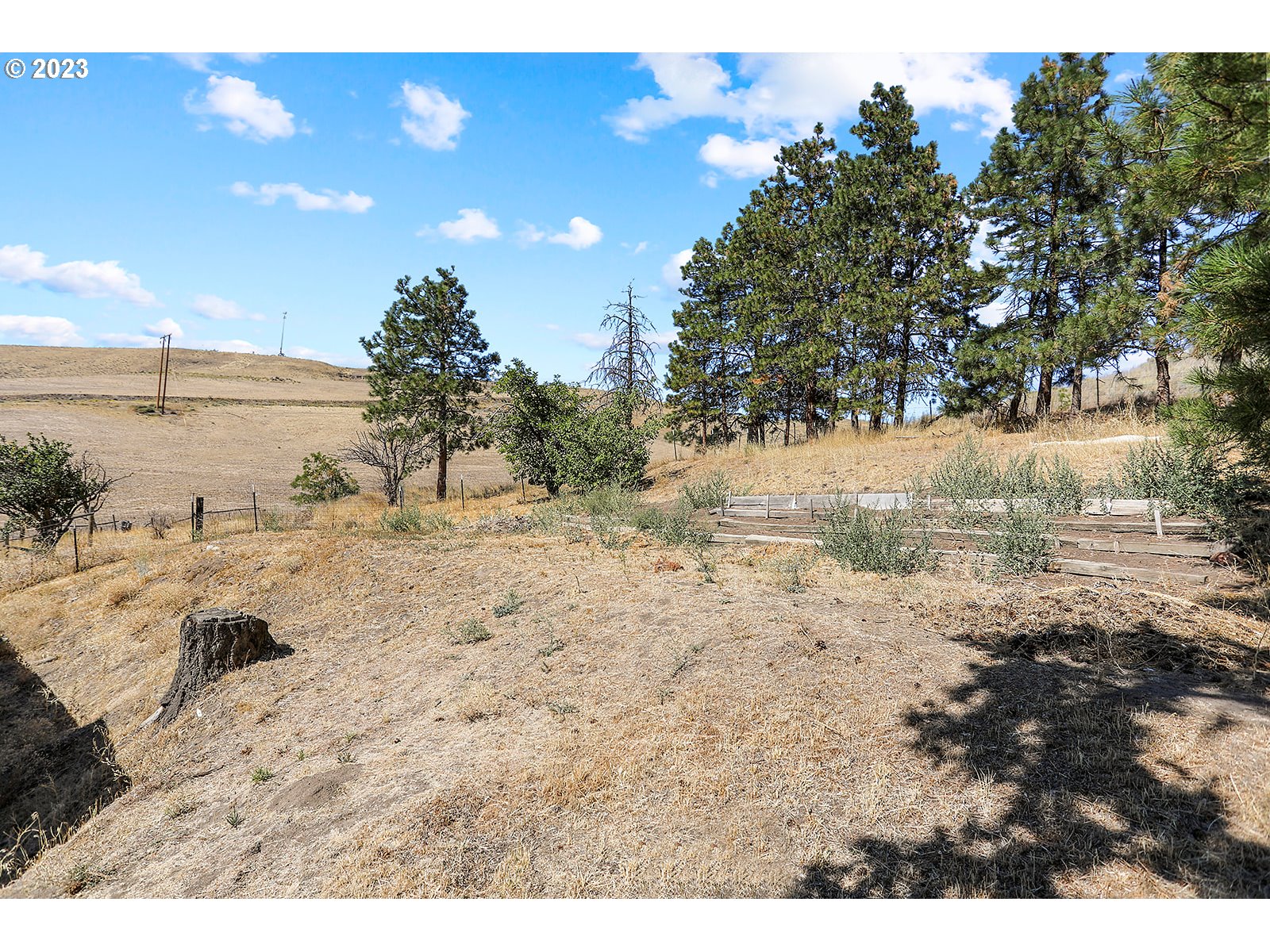 695 Main Street Dufur, OR 97021 - Photo 40 of 42 a view of beach and ocean