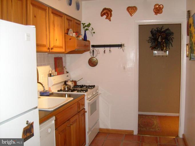 3 Hamill Road, Unit 3E Baltimore, MD 21210 - Photo 11 of 13 Kitchen #3
