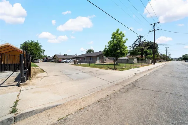 $425,000 | 326 Beardsley Avenue, Bakersfield, CA 93308