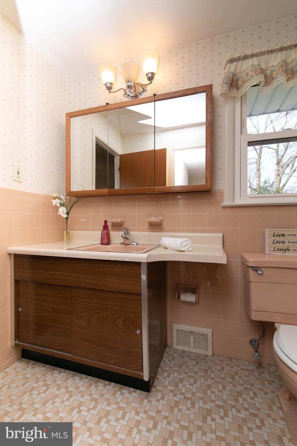 115 Kipling Road Cherry Hill, NJ 08003 - Photo 35 of 45 Hall Bathroom