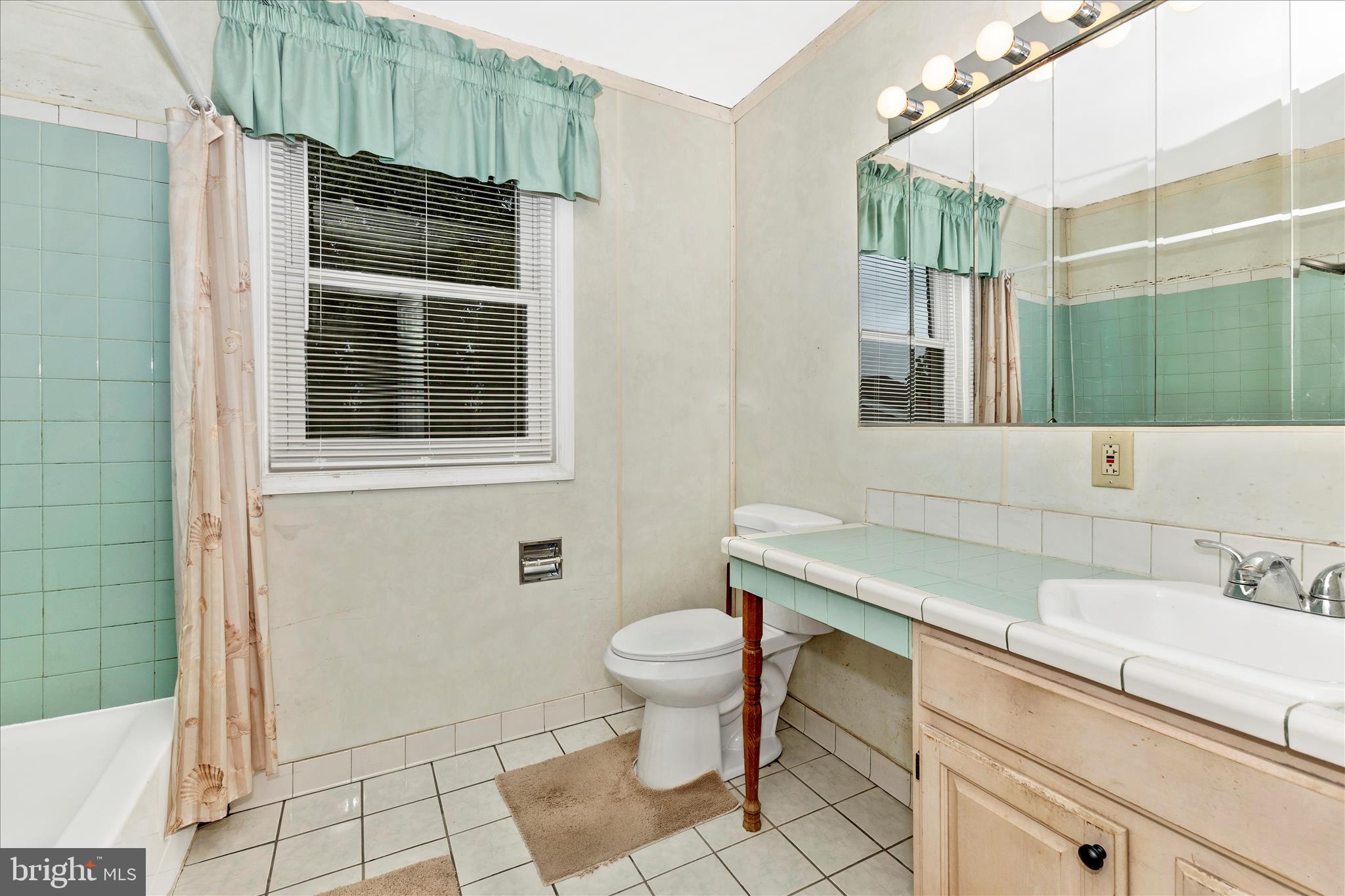 12929 Valleywood Drive Silver Spring, MD 20906 - Photo 24 of 54 Primary Bathroom