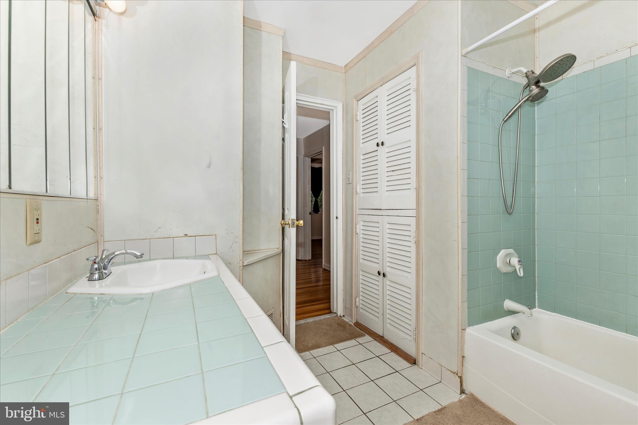 12929 Valleywood Drive Silver Spring, MD 20906 - Photo 26 of 54 Primary Bathroom