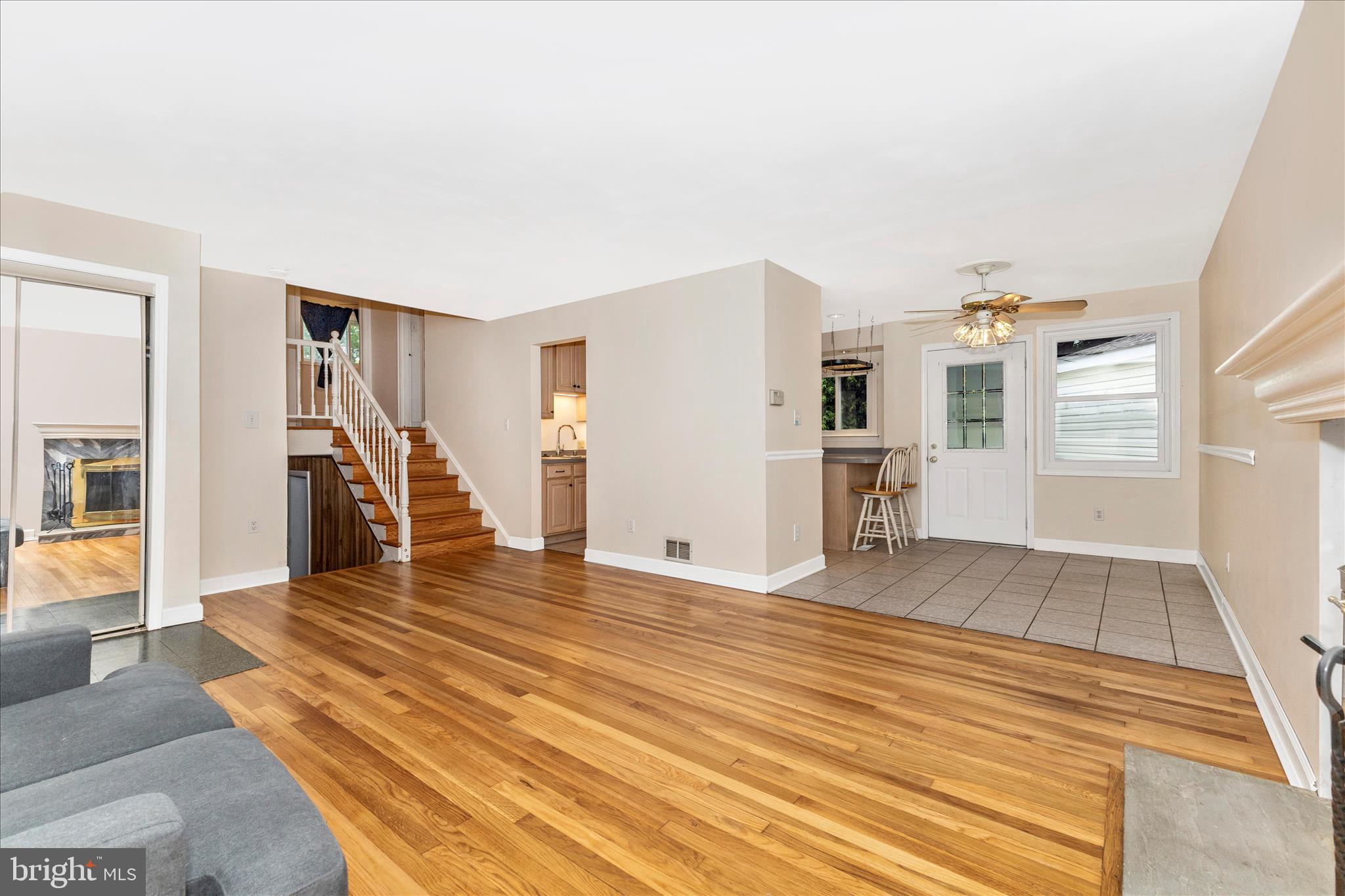 12929 Valleywood Drive Silver Spring, MD 20906 - Photo 6 of 54 Living Room