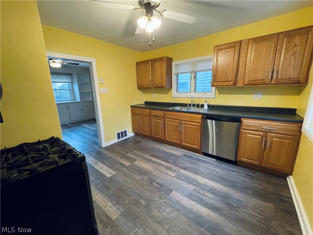 4395 Elmwood Road Cleveland, OH 44121 - Photo 12 of 26