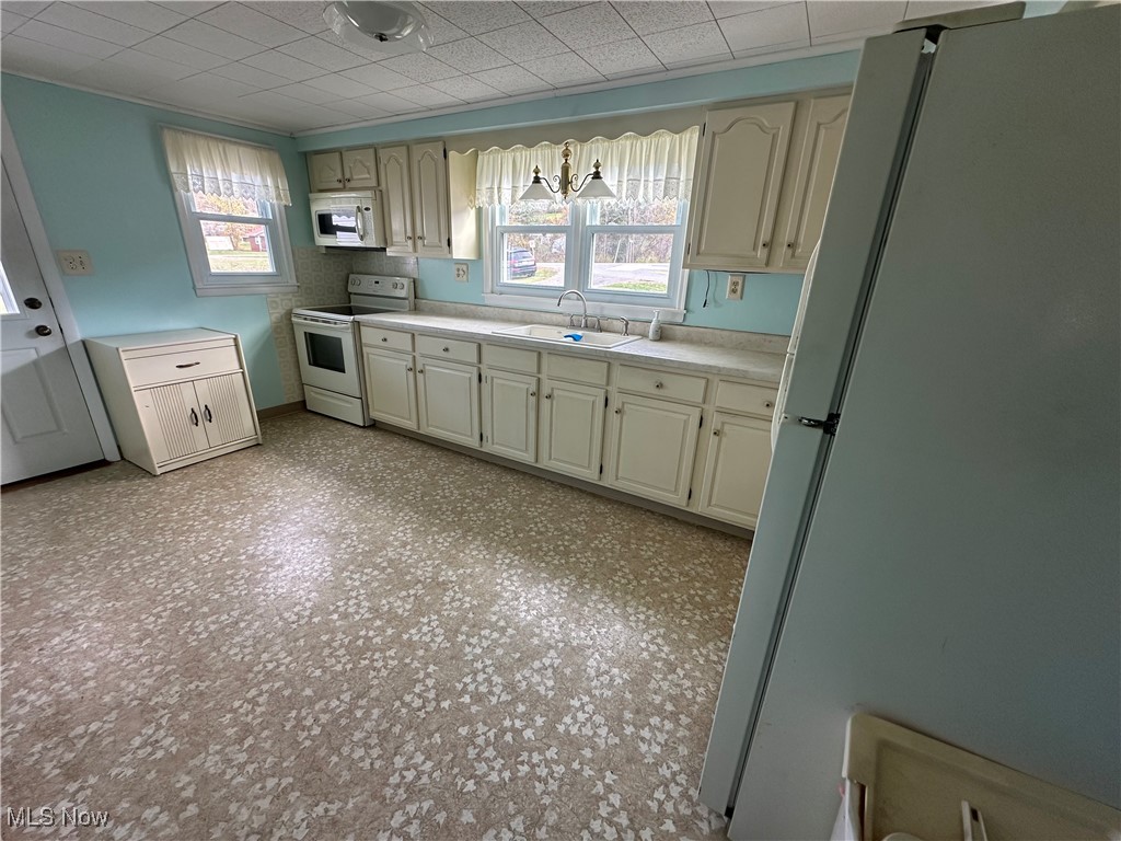 32 Locust Hill Road Chester, WV 26034 - Photo 3 of 20 Gallery Image 3