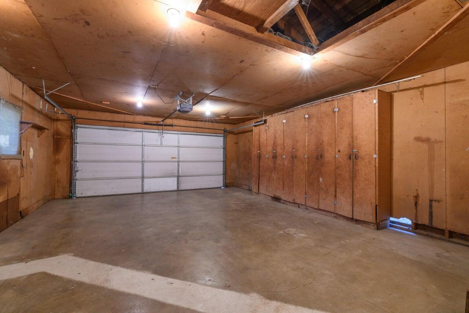 6781 Reflection Street Redding, CA 96001 - Photo 12 of 13 a view of garage