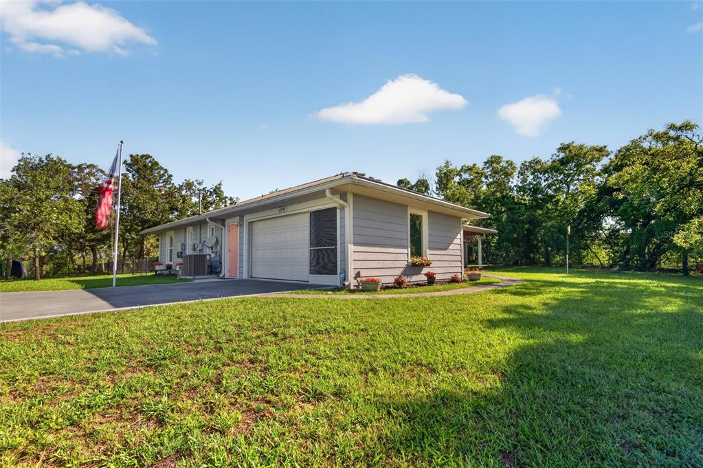 12293 Wolf Den Road Weeki Wachee, FL 34614 - Photo 4 of 44