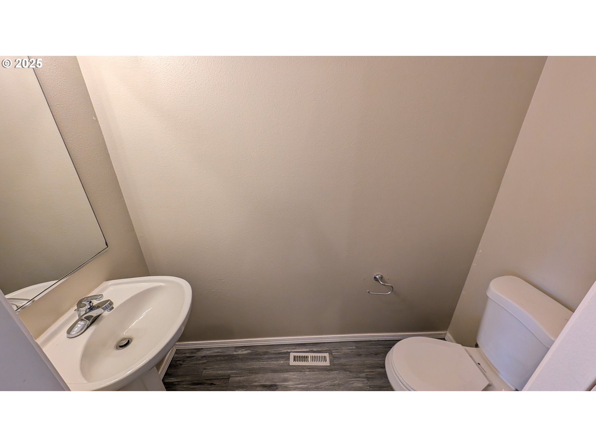 18541 Southwest Takena Court Beaverton, OR 97003 - Photo 12 of 24 a bathroom with a toilet