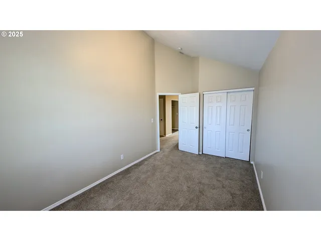 a black and white photo of a room