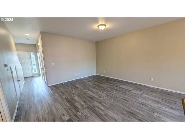 a black and white photo of a room