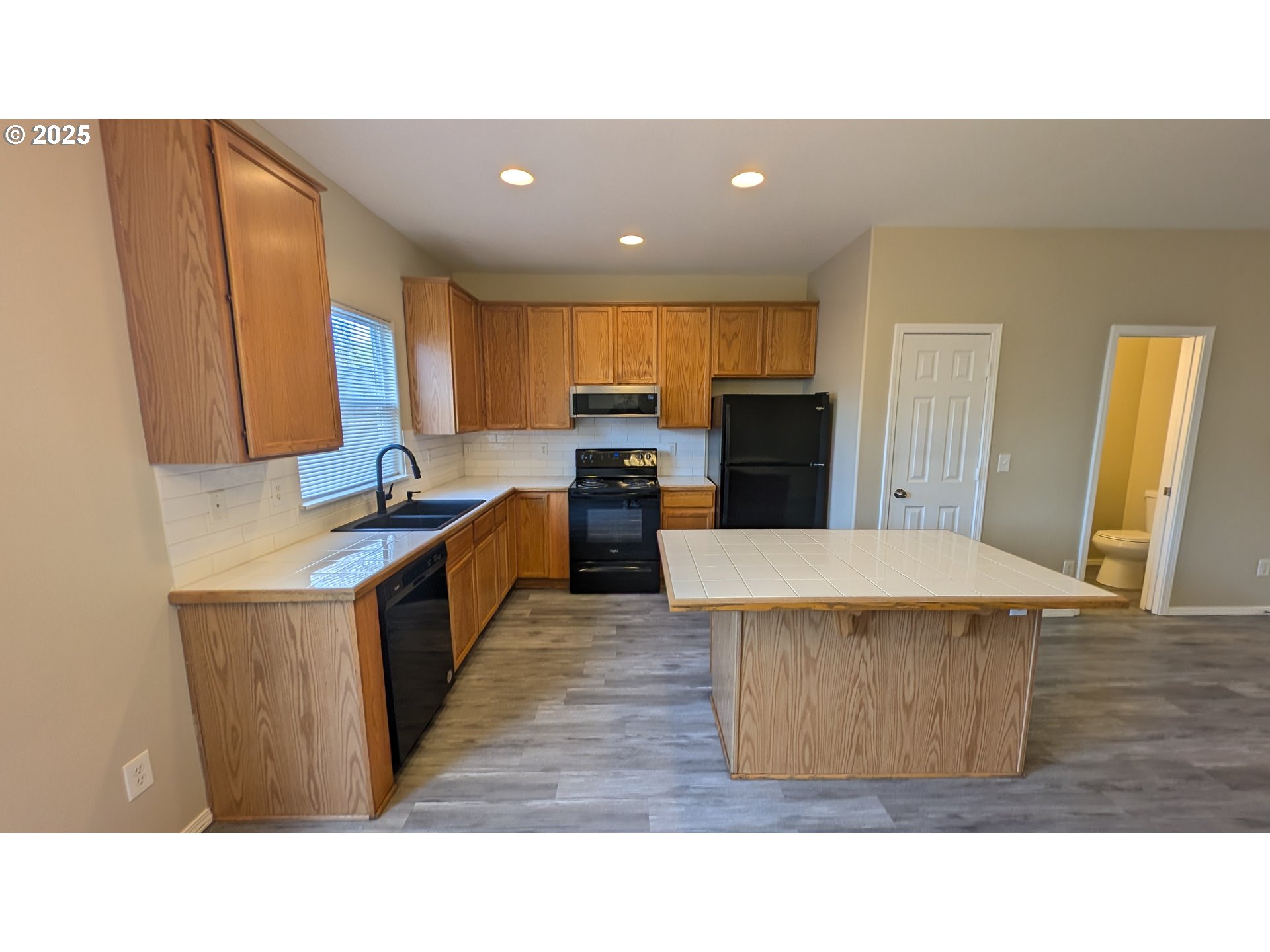 18541 Southwest Takena Court Beaverton, OR 97003 - Photo 7 of 24 a open kitchen with sink and refrigerator