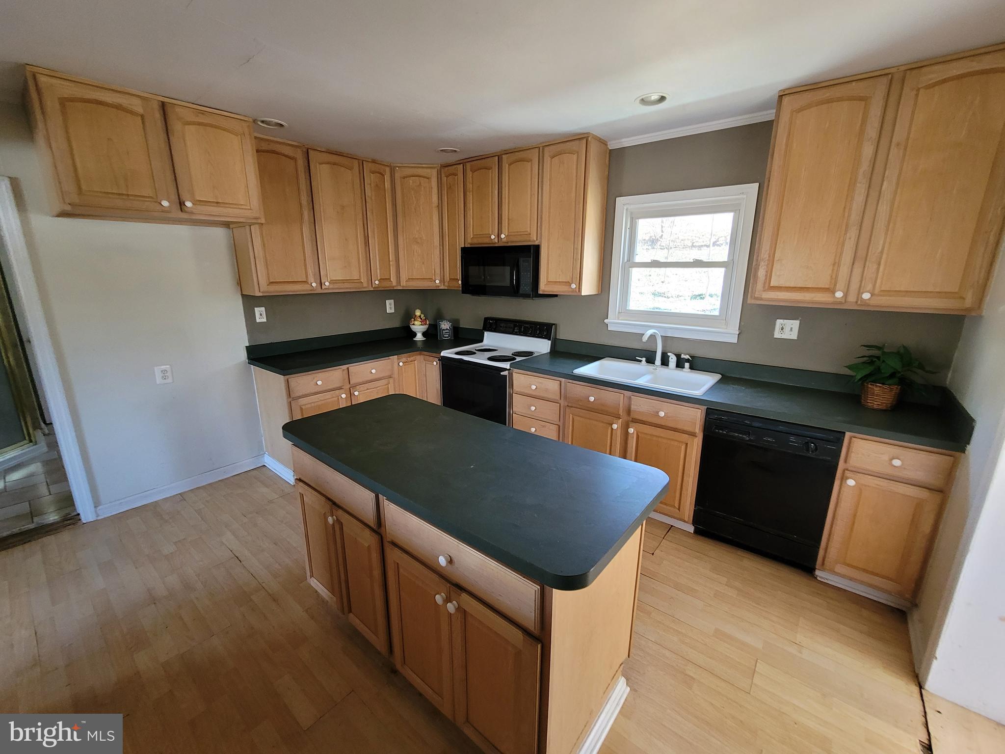 25131 Old Hundred Road Dickerson, MD 20842 - Photo 8 of 22 Gallery Image 8