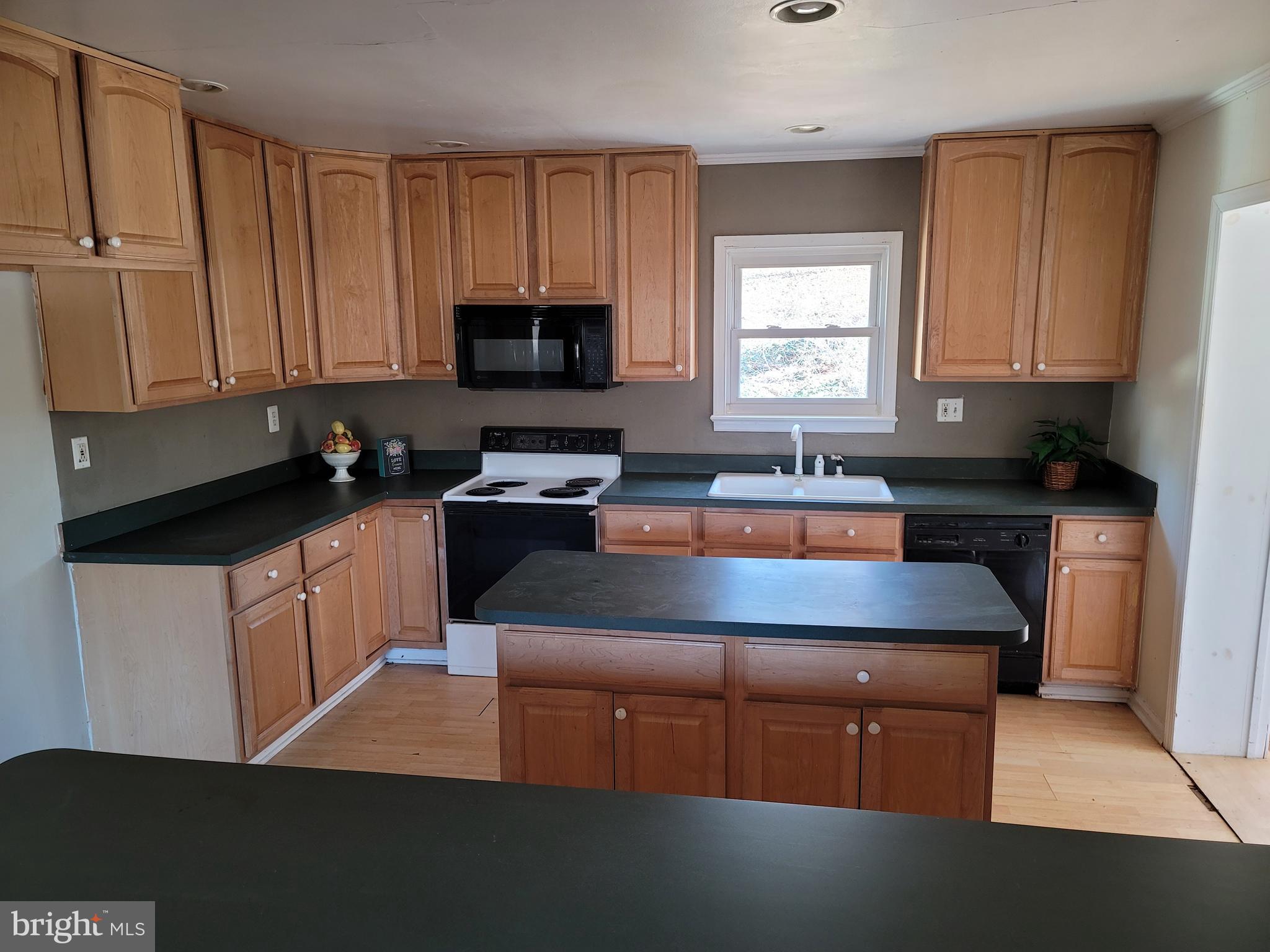 25131 Old Hundred Road Dickerson, MD 20842 - Photo 9 of 22 Gallery Image 9