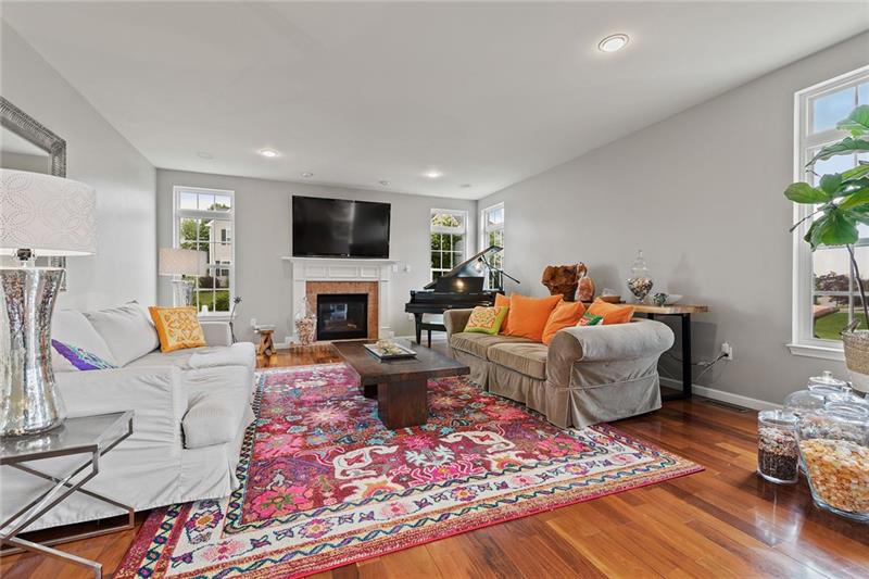 226 Cobblestone Drive Pittsburgh, PA 15237 - Photo 11 of 25 Family room