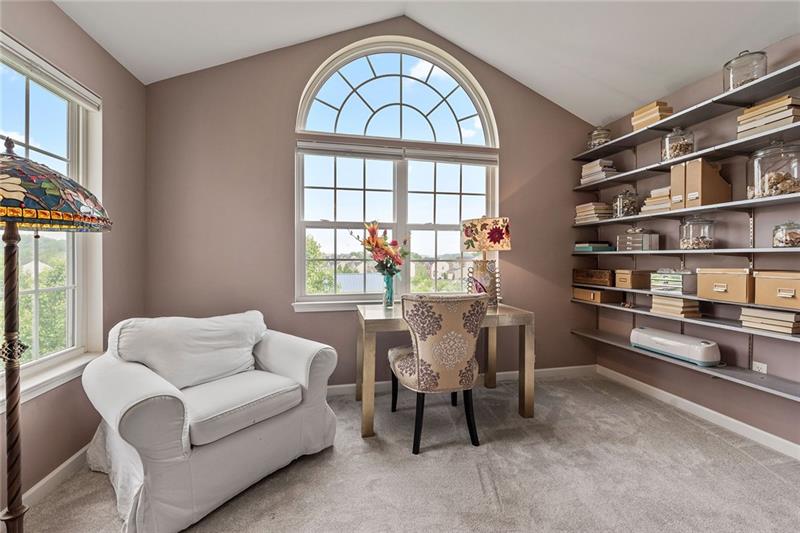 226 Cobblestone Drive Pittsburgh, PA 15237 - Photo 13 of 25 Master bedroom sitting area
