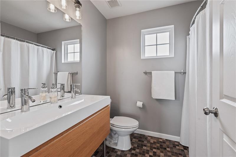 226 Cobblestone Drive Pittsburgh, PA 15237 - Photo 17 of 25 Full bath